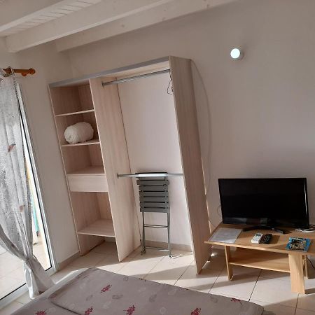 Le Studio De Jeannine Apartment Capesterre-Belle-Eau Luaran gambar